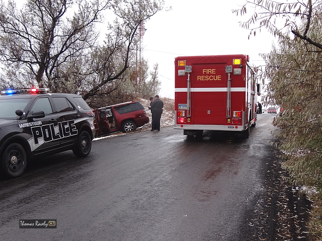 Vehicle off road 17th Ave SW      CSi photo